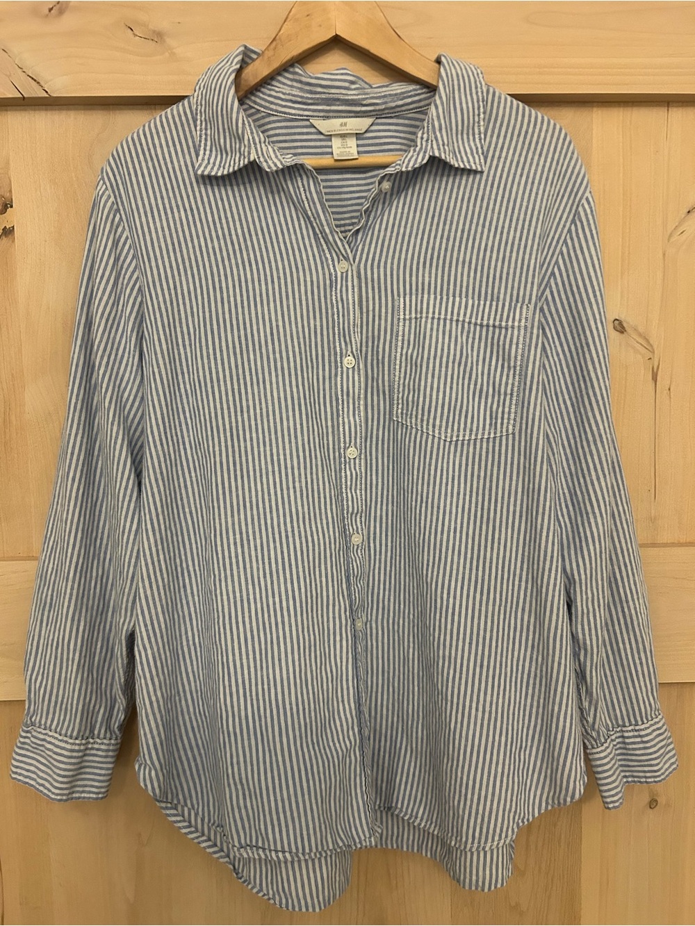H&M Women’s Blue & White linen blend Boyfriend pin Striped Button-Up Shirt, Lrge
